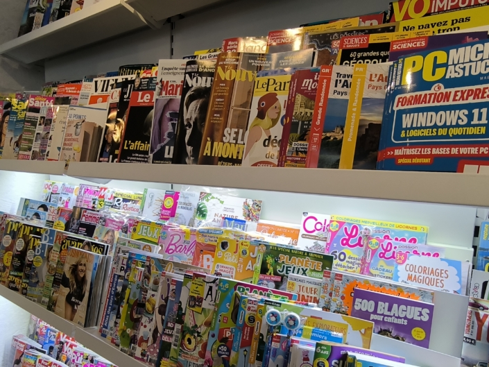 Presse Fleury d’Aude – Bureau de tabac Un Temps Pour Tout Rayon presse du bureau de tabac Un Temps Pour Tout à Fleury d’Aude, proposant journaux et magazines pour tous les âges.